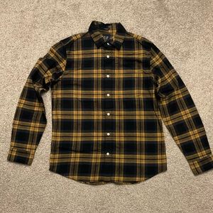GAP Men’s Flannel Button Down Shirt. Color: Gold & Navy Blue. Size M. NWOT
